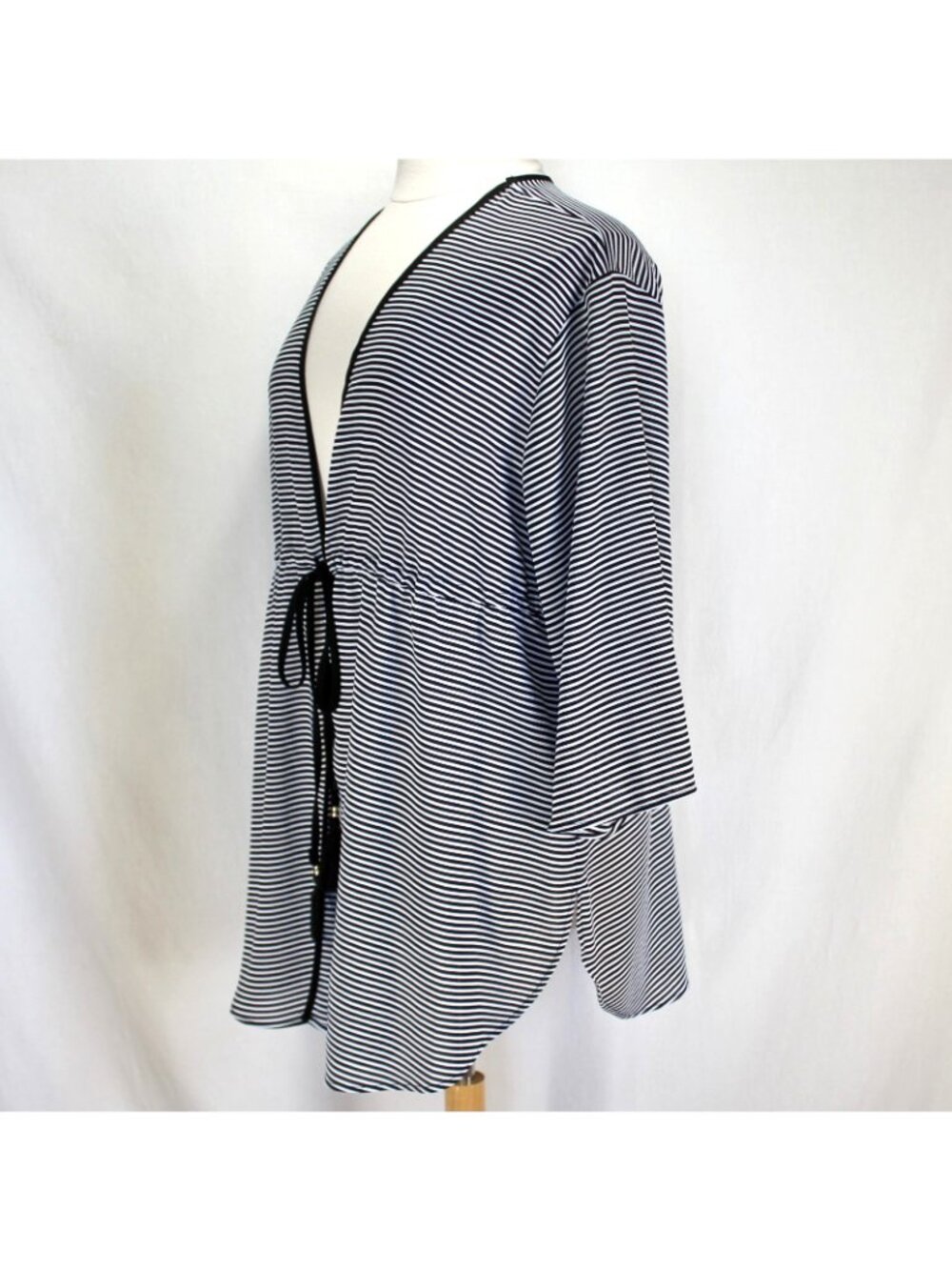 Torrid Shirttail Swim Cover Up Kimono Size 1/2 Black White Stripe 3/4 Sleeve - Picture 3 of 9